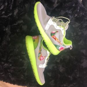 |NIKE Roshe| Rare custom designed Nike shoes